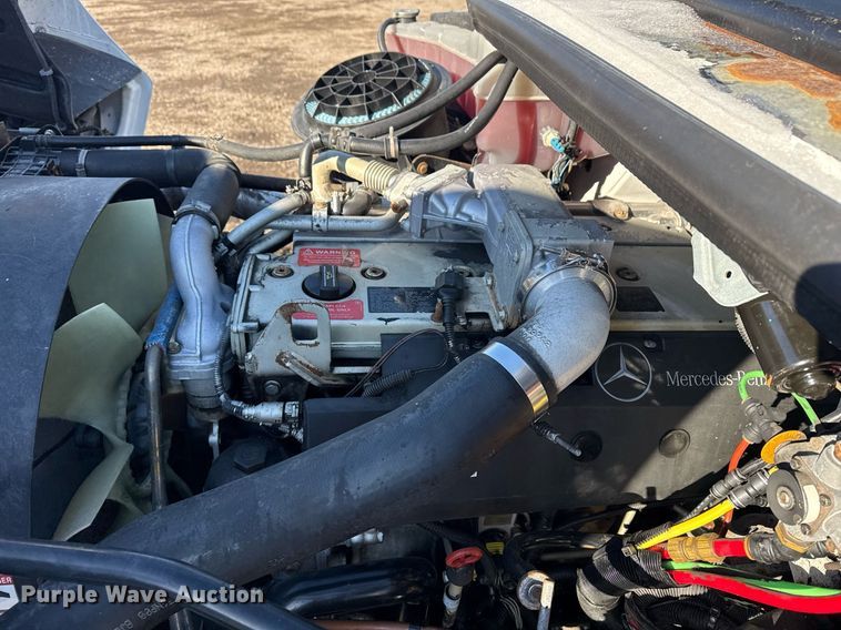 image for item EG2556 2007 Freightliner Business Class M2 box truck