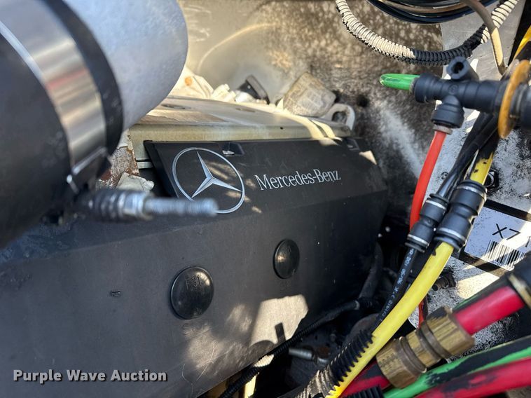 image for item EG2556 2007 Freightliner Business Class M2 box truck