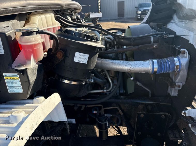 image for item EG2556 2007 Freightliner Business Class M2 box truck