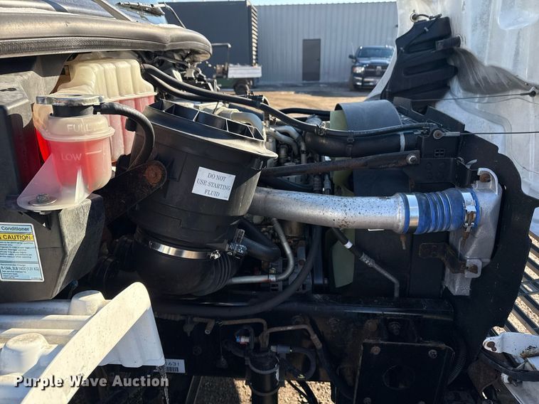 image for item EG2556 2007 Freightliner Business Class M2 box truck