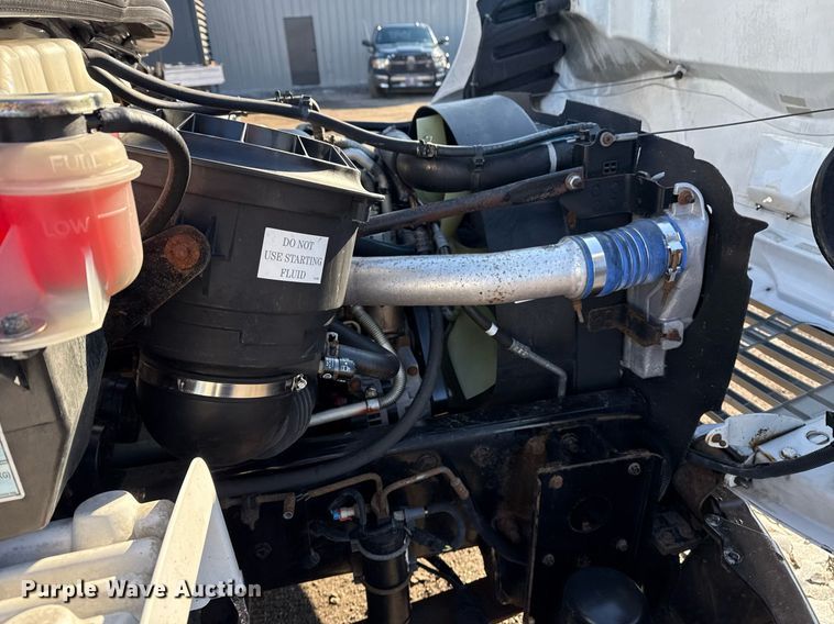 image for item EG2556 2007 Freightliner Business Class M2 box truck