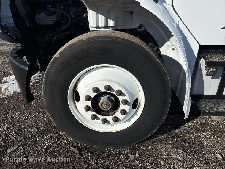 image for item EG2556 2007 Freightliner Business Class M2 box truck