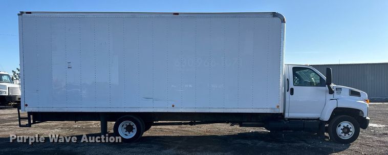 image for item EG2557 2005 GMC C6500 box truck
