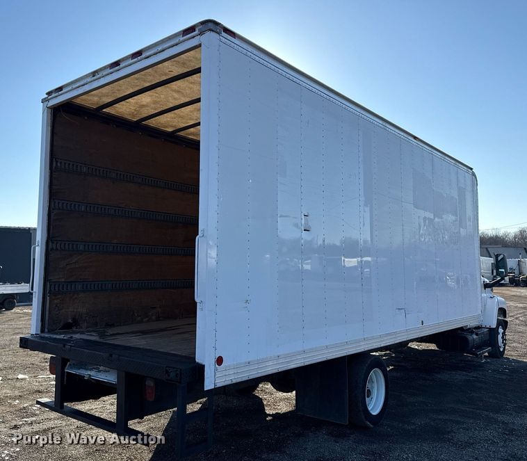 image for item EG2557 2005 GMC C6500 box truck
