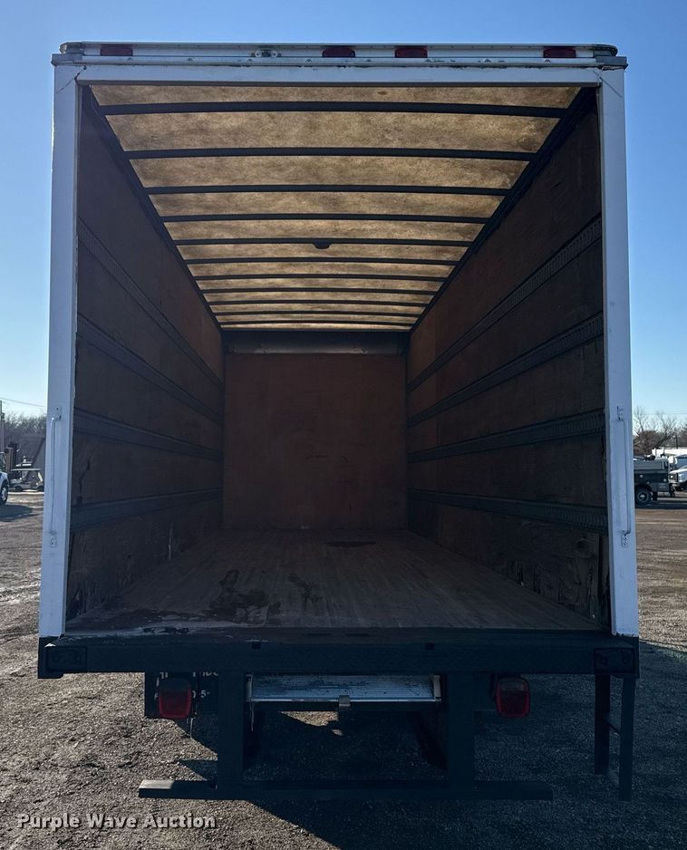 image for item EG2557 2005 GMC C6500 box truck