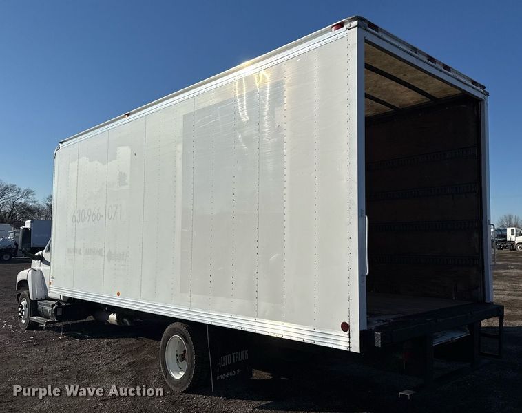 image for item EG2557 2005 GMC C6500 box truck