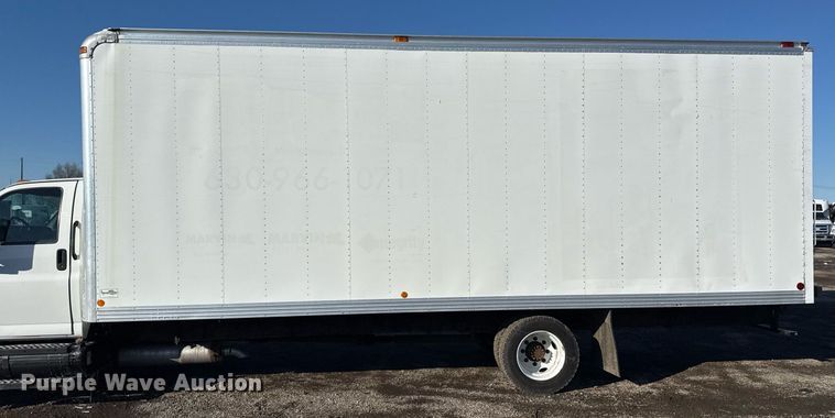 image for item EG2557 2005 GMC C6500 box truck