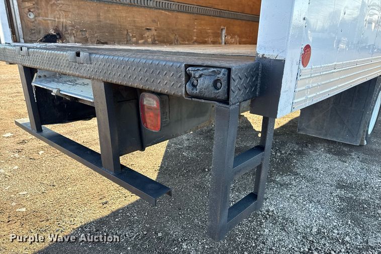 image for item EG2557 2005 GMC C6500 box truck