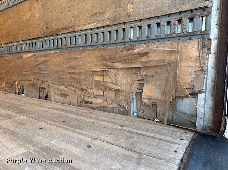 image for item EG2557 2005 GMC C6500 box truck