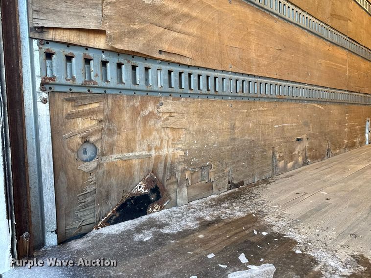 image for item EG2557 2005 GMC C6500 box truck