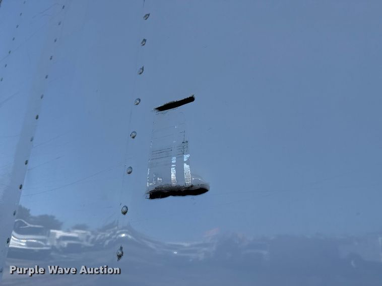 image for item EG2557 2005 GMC C6500 box truck