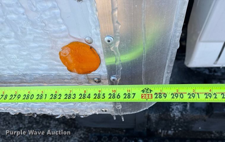 image for item EG2557 2005 GMC C6500 box truck