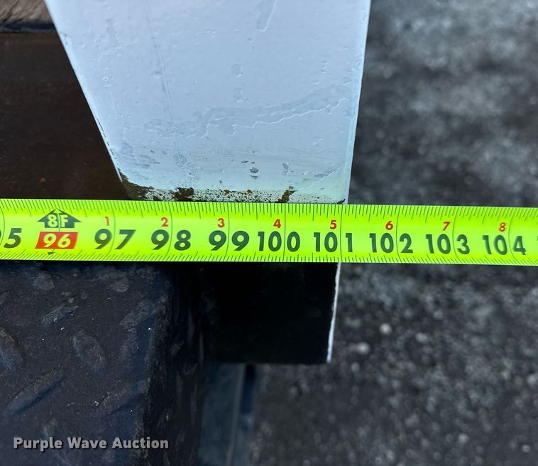 image for item EG2557 2005 GMC C6500 box truck