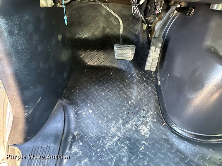 image for item EG2557 2005 GMC C6500 box truck