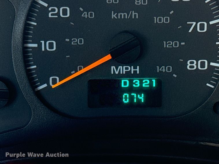 image for item EG2557 2005 GMC C6500 box truck