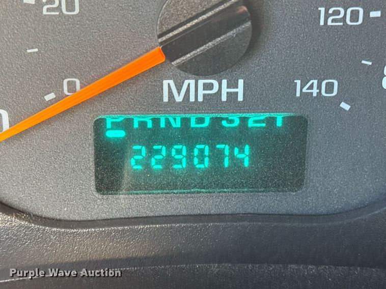 image for item EG2557 2005 GMC C6500 box truck