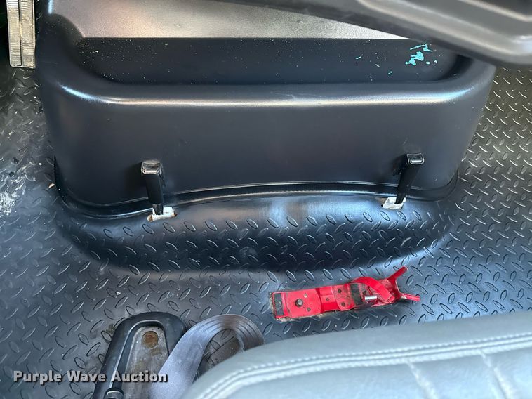 image for item EG2557 2005 GMC C6500 box truck