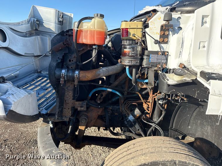 image for item EG2557 2005 GMC C6500 box truck