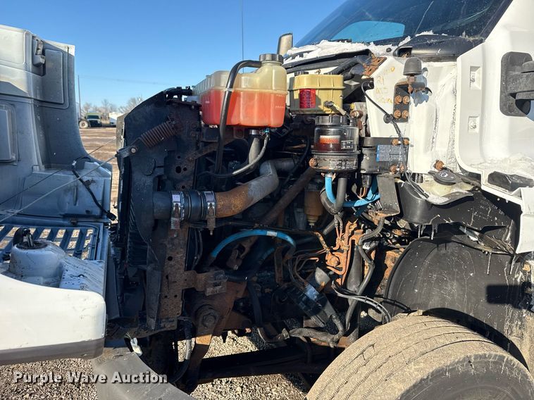 image for item EG2557 2005 GMC C6500 box truck