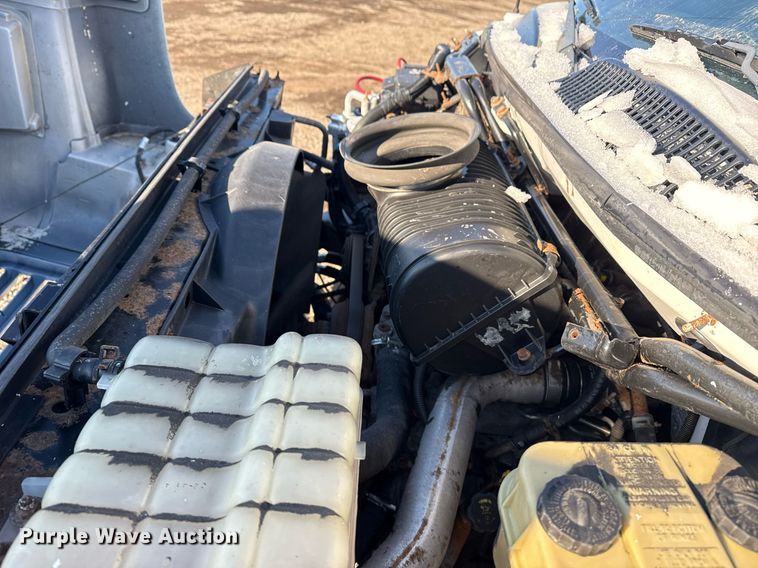 image for item EG2557 2005 GMC C6500 box truck