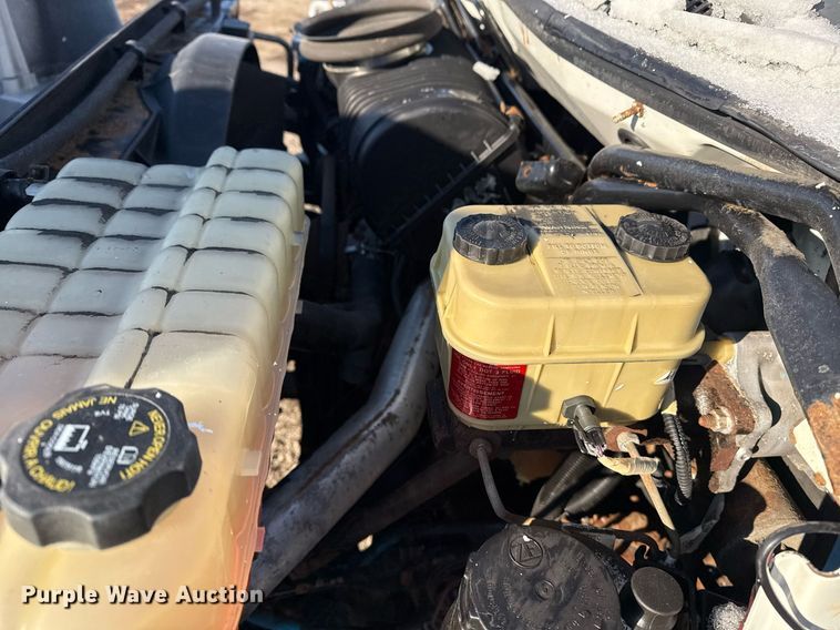 image for item EG2557 2005 GMC C6500 box truck