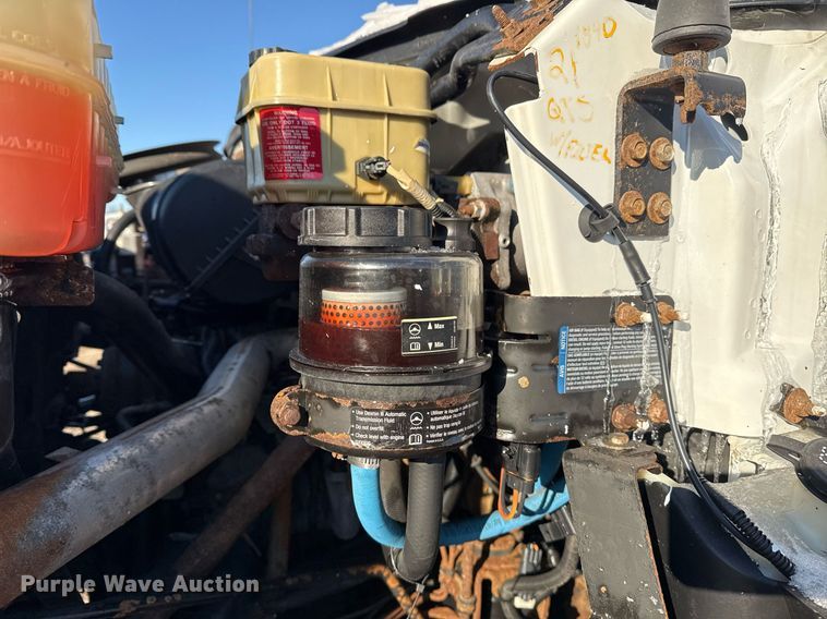 image for item EG2557 2005 GMC C6500 box truck