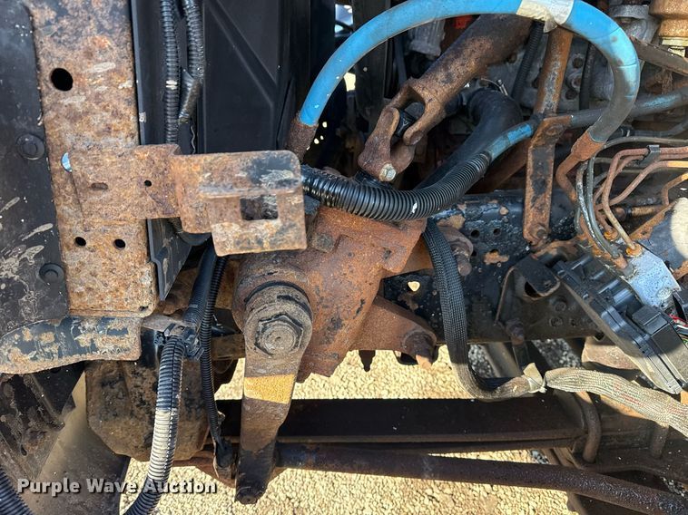 image for item EG2557 2005 GMC C6500 box truck