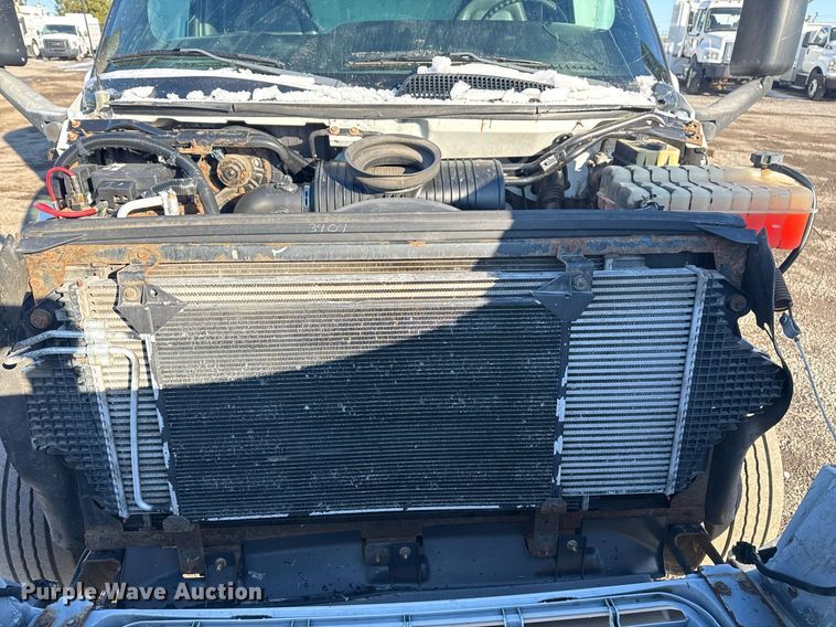 image for item EG2557 2005 GMC C6500 box truck