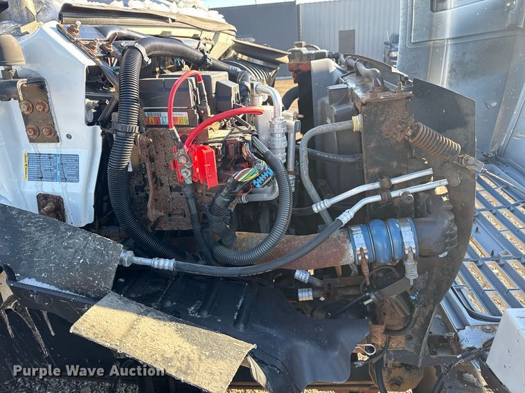 image for item EG2557 2005 GMC C6500 box truck