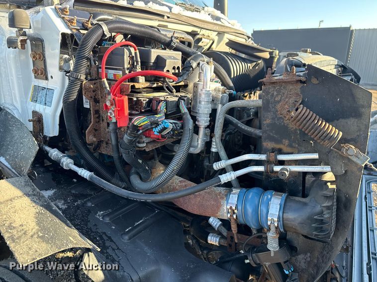 image for item EG2557 2005 GMC C6500 box truck