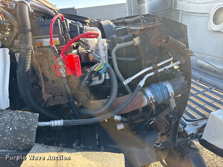 image for item EG2557 2005 GMC C6500 box truck