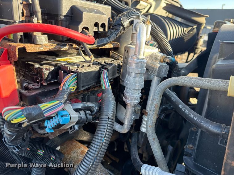 image for item EG2557 2005 GMC C6500 box truck