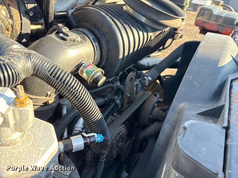 image for item EG2557 2005 GMC C6500 box truck