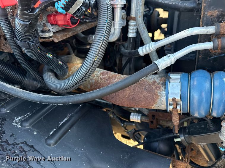 image for item EG2557 2005 GMC C6500 box truck