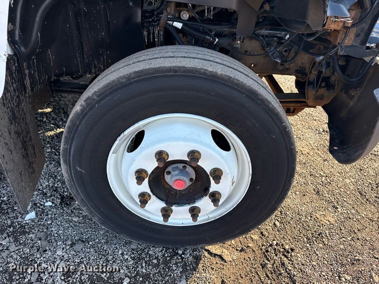 image for item EG2557 2005 GMC C6500 box truck