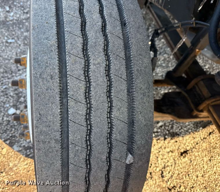 image for item EG2557 2005 GMC C6500 box truck