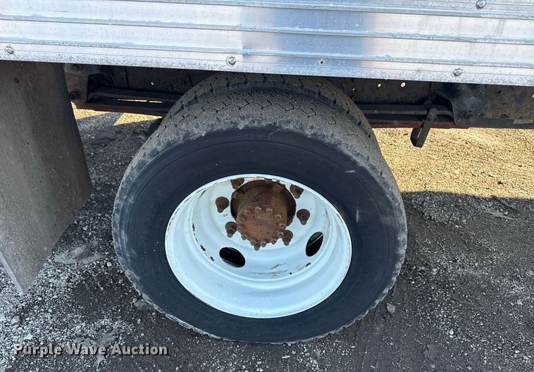 image for item EG2557 2005 GMC C6500 box truck