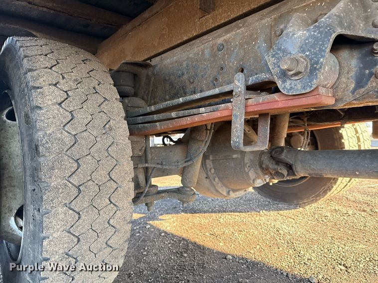 image for item EG2557 2005 GMC C6500 box truck