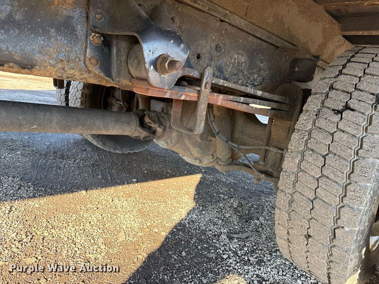 image for item EG2557 2005 GMC C6500 box truck