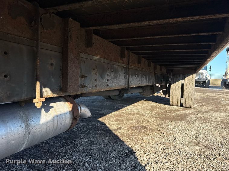 image for item EG2557 2005 GMC C6500 box truck