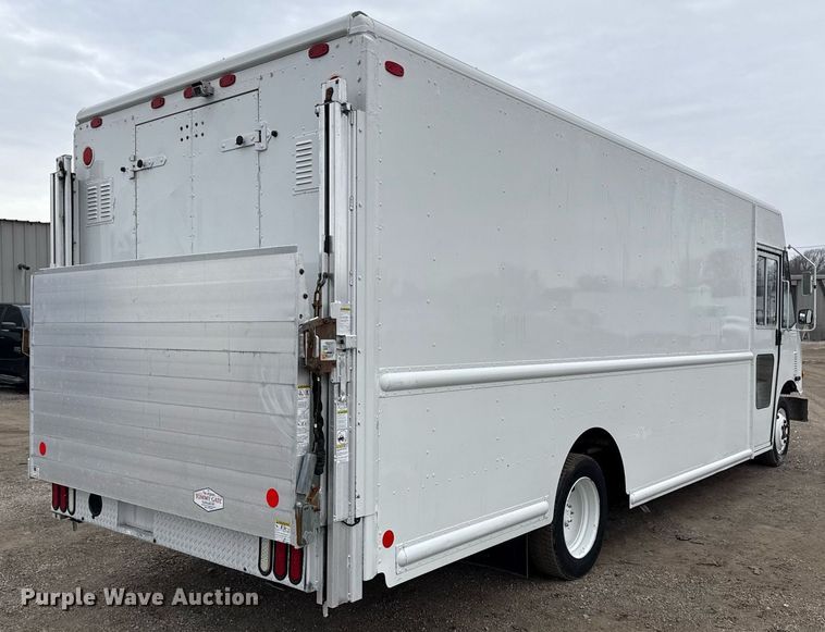 image for item EG2558 2009 Freightliner MT 45 delivery truck