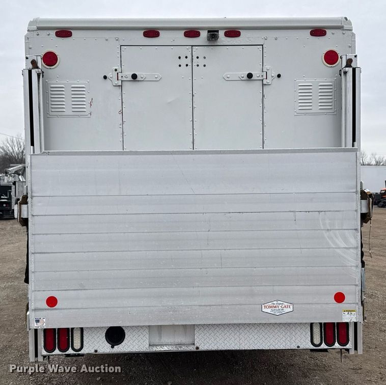 image for item EG2558 2009 Freightliner MT 45 delivery truck