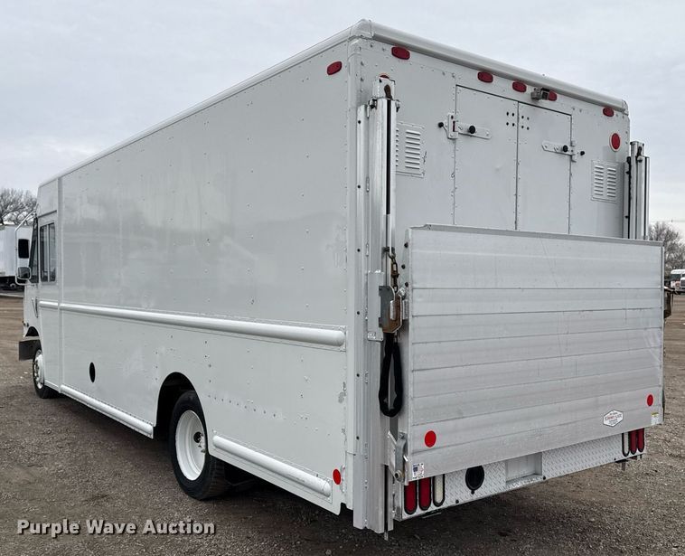 image for item EG2558 2009 Freightliner MT 45 delivery truck