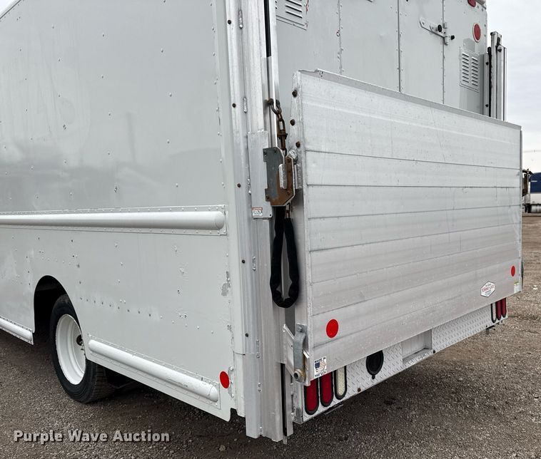 image for item EG2558 2009 Freightliner MT 45 delivery truck