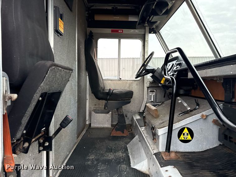 image for item EG2558 2009 Freightliner MT 45 delivery truck