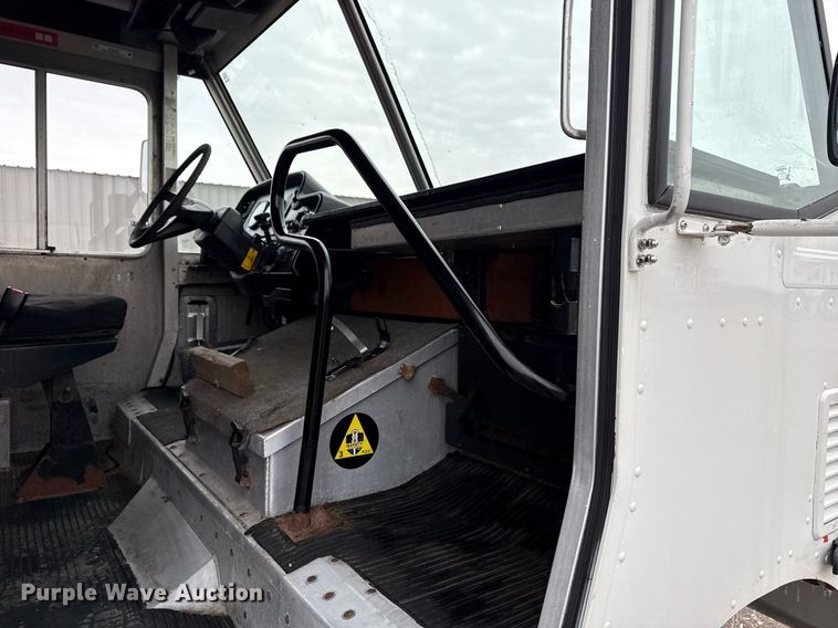 image for item EG2558 2009 Freightliner MT 45 delivery truck