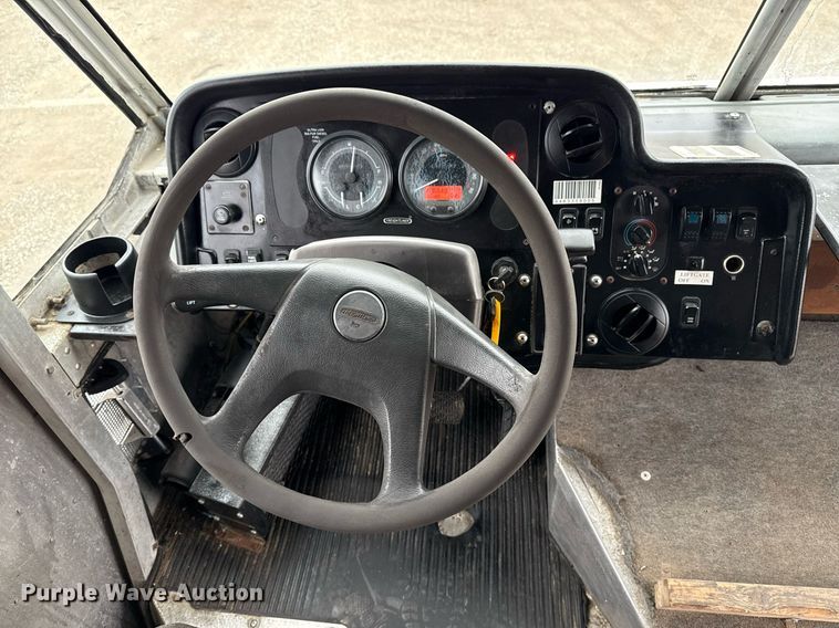 image for item EG2558 2009 Freightliner MT 45 delivery truck