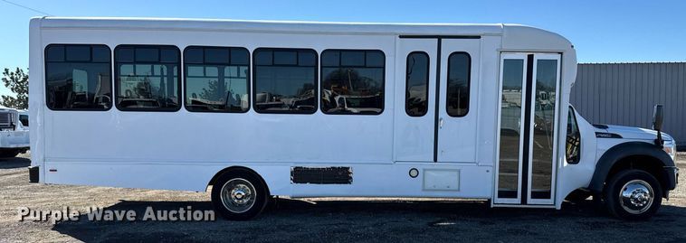 image for item EG2571 2014 Ford F550 Super Duty  shuttle bus