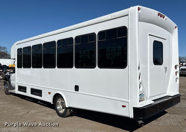 image for item EG2571 2014 Ford F550 Super Duty  shuttle bus