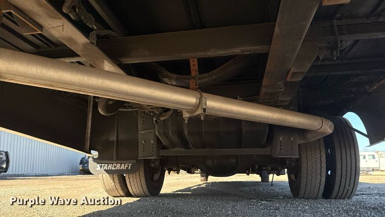 image for item EG2571 2014 Ford F550 Super Duty  shuttle bus